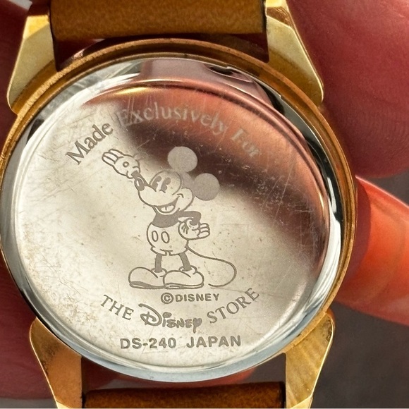 Disney Tigger leather band watch women’s - Picture 6 of 6